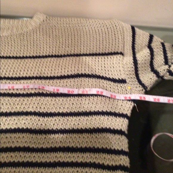 🛍2 for $35🛍Pullover style 3/4 sleeve round neckline striped knit top Preloved - Picture 4 of 5